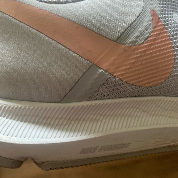 Women’s Nikes - Picture 3 of 6